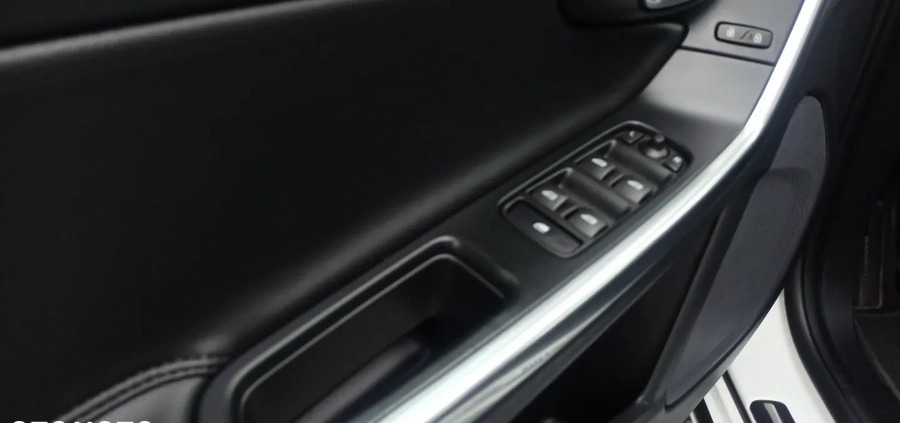 Volvo V60 cena 39900 przebieg: 270000, rok produkcji 2017 z Świebodzin małe 277